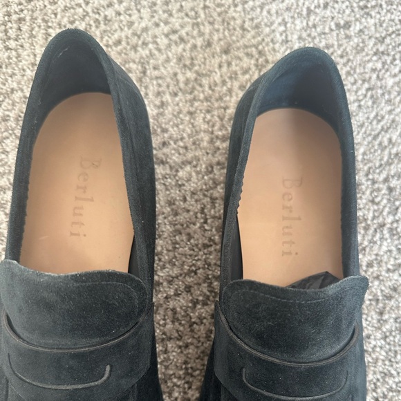 Berluti men’s navy loafer. Berluti size 6.5, but for reference I’m a Nike size 9 main image 4